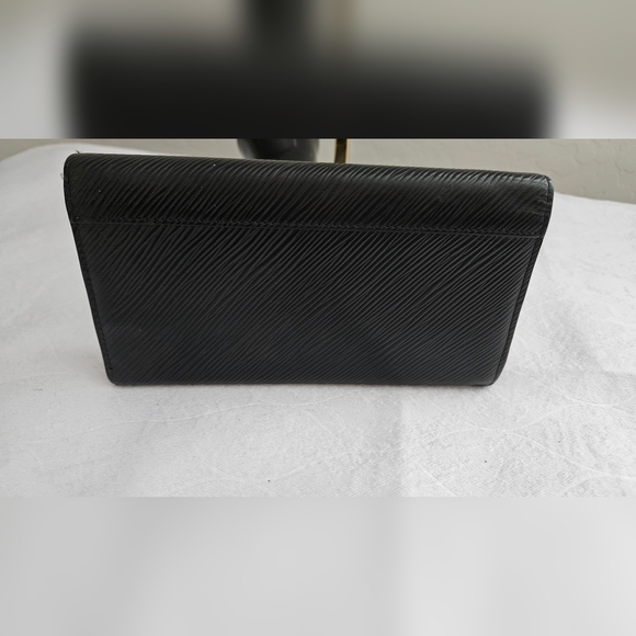 LOUIS VUITTON Epi Twist Wallet - Picture 2 of 11